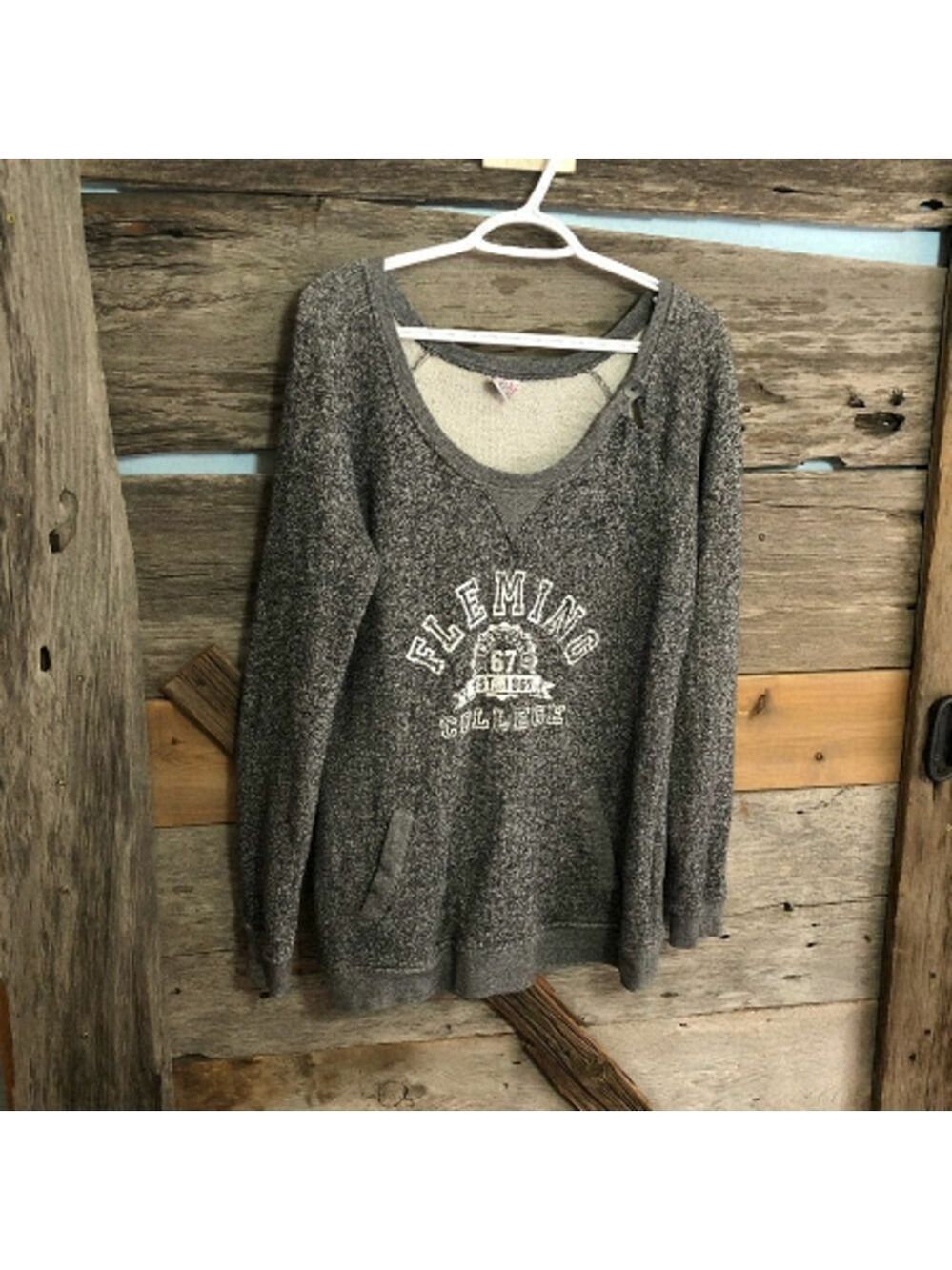 𝅺fleming College Size Med Grey Scoop Neck Graphic Print Logo Sweatshirt